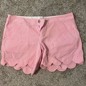 Lilly Pulitzer seersucker scalloped shorts size 2. Worn once.